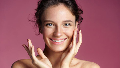 في يوم المرأة العالمي: 10 أطعمة للمحافظة على شباب بشرتكِ