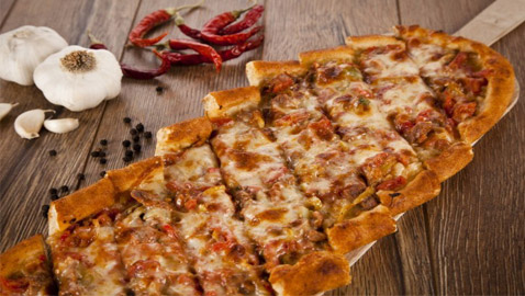 إليكم طريقة تحضير فطائر الجبن باللحم الشهية